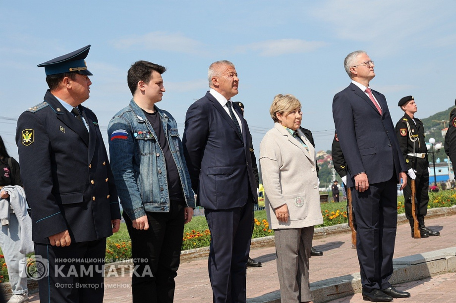 Триколор на главной площади Петропавловска-Камчатского - главный герой и триумфатор  . Фото: ИА «Камчатка» \ Виктор Гуменюк. Фотография 34
