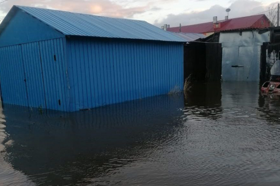 Рухнул мост, 90 % дворов райцентра затоплены в Соболевском районе Камчатки. Фото: Рита Валювич. Фотография 2