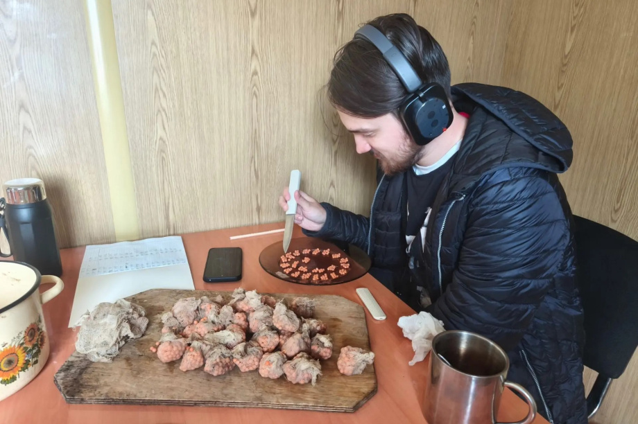 Будущие ихтиологи из Перми изучили нерест нерки на Камчатке. КамчатНИРО. Фотография 1
