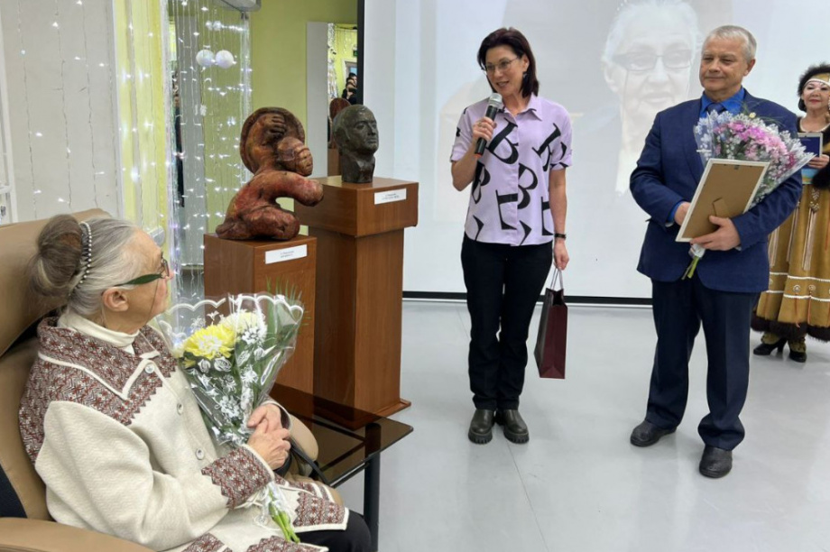 Камчатской художнице Виктории Крупиной — 90 лет. Фото: Заксобрание Камчатского края. Фотография 2