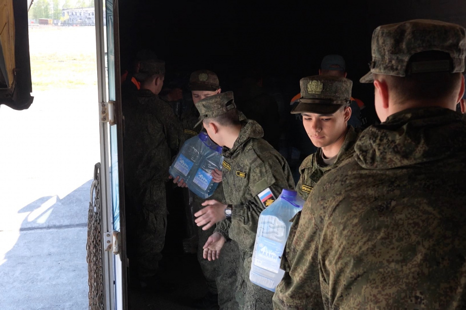 С Камчатки военным самолетом отправили 17 тонн гуманитарной помощи для ЛДНР. Фото: kamgov.ru. Фотография 5