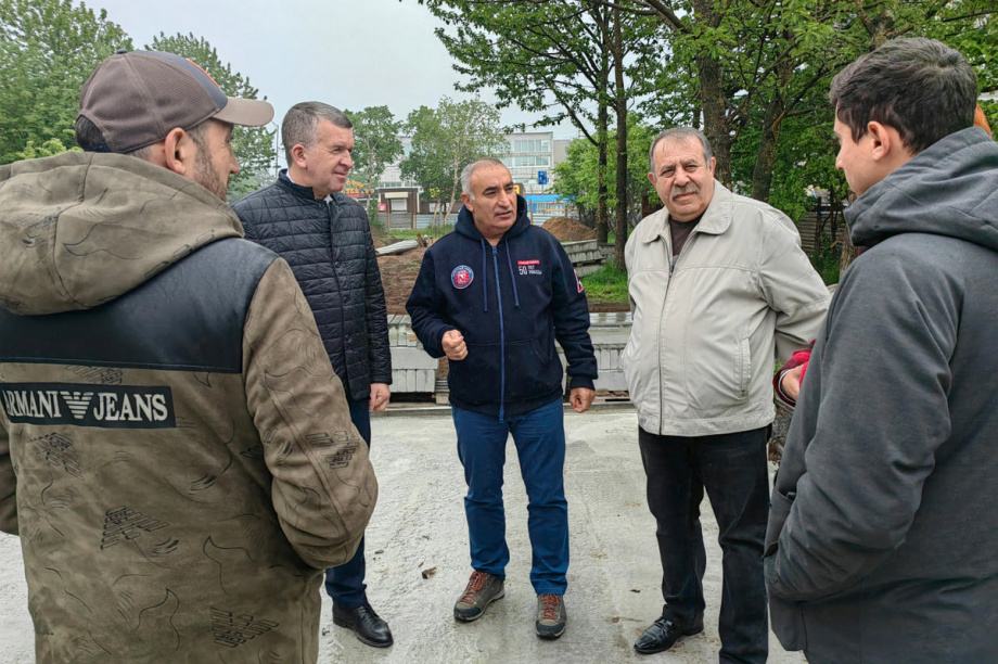В Петропавловске проинспектировали ход благоустройства Сквера строителей. Фото: kamgov.ru. Фотография 3