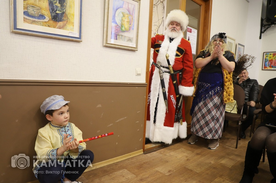 Святочные традиции вспоминали в краевой библиотеке Камчатки. Фото: Виктор Гуменюк. Фотография 37