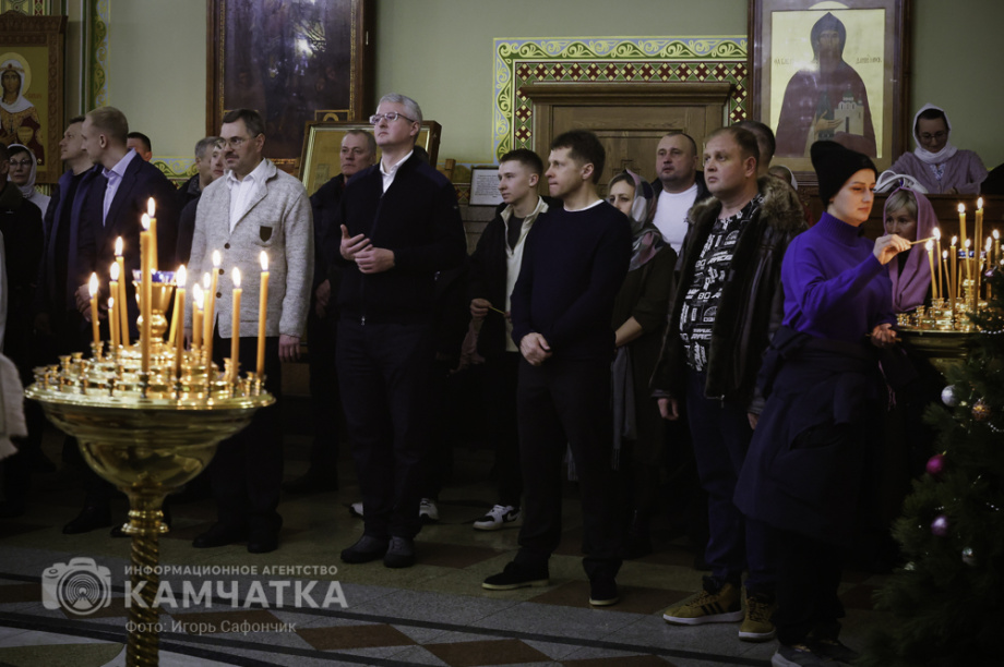 Рождественская служба в соборе Святой Троицы на Камчатке (фоторепортаж). Фото: «Камчатка Сегодня» \ Игорь Сафончик. Фотография 77