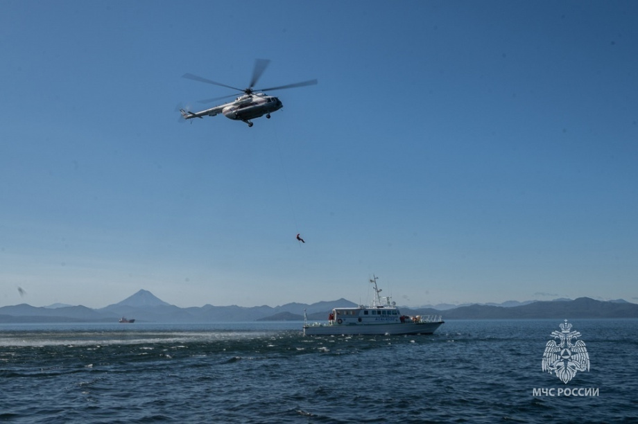 Учения МЧС: На Камчатке потерпело крушение рыболовецкое судно. Фото: 41.mchs.gov.ru. Фотография 8