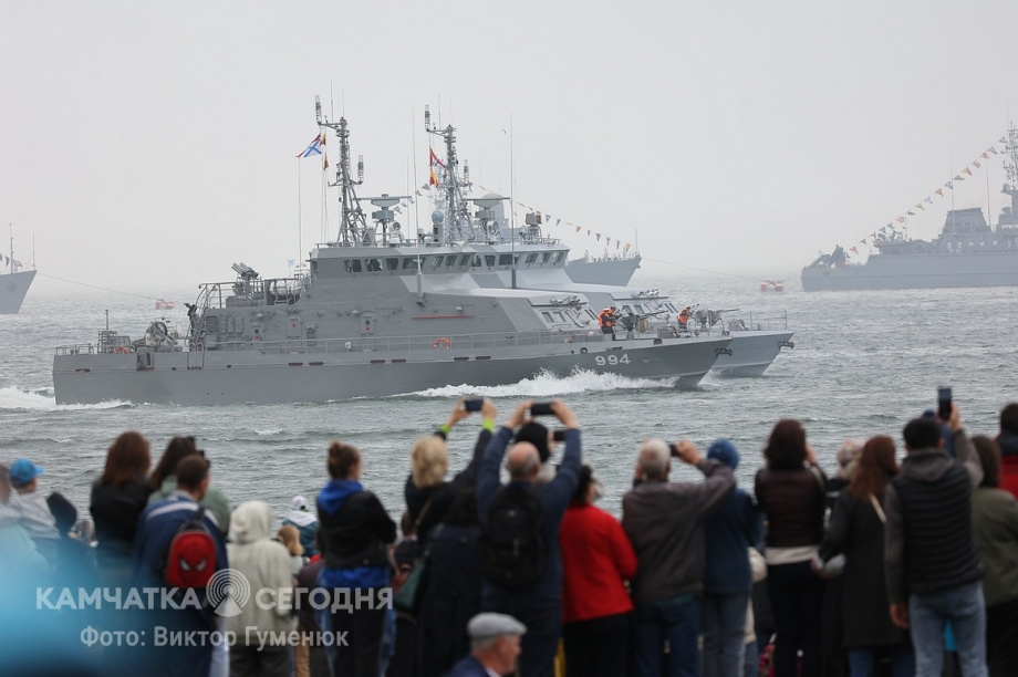 День Военно-Морского Флота в центре Петропавловска-Камчатского. Фоторепортаж. фото: Виктор Гуменюк. Фотография 56