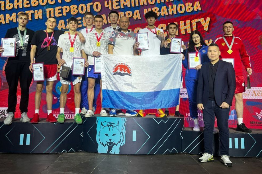 Камчатские спортсмены привезли медали высшей пробы с чемпионата ДФО по кикбоксингу. Фото организаторов. Фотография 1