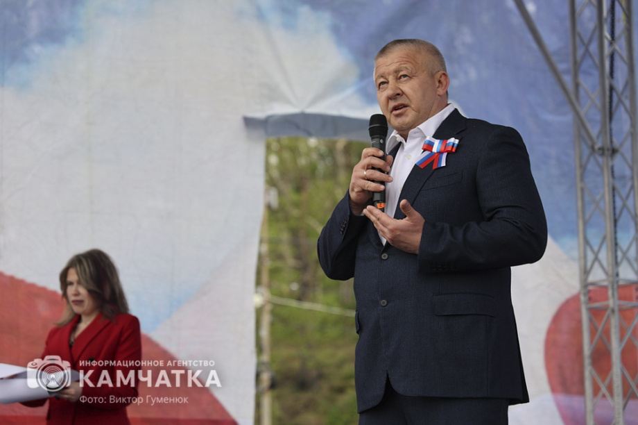 День России отметили на Камчатке многонационально, с митингом, концертом и детскими забавами. . Фотография 27