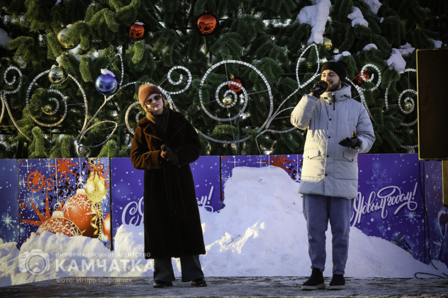 В Петропавловске-Камчатском продолжаются новогодние развлечения (фоторепортаж). Фото: «Камчатка Сегодня» \ Игорь Сафончик. Фотография 56