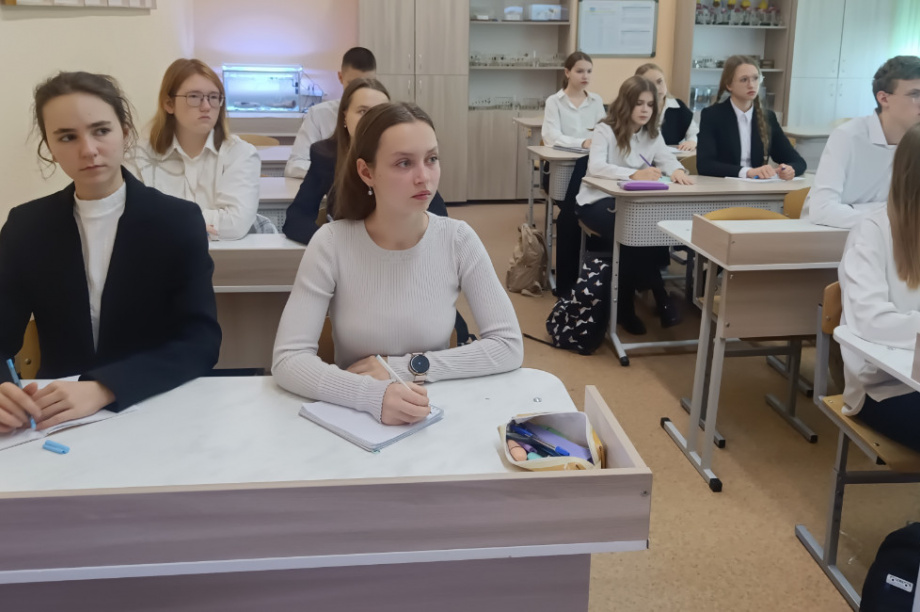 Проект «Химбио +» запустили в средней школе № 33 Петропавловска-Камчатского. Фото: администрация ПКГО. Фотография 4