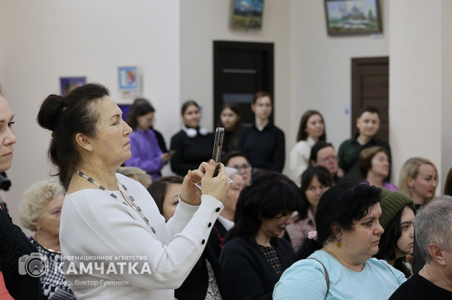 Художественная выставка «Место встречи» открылась на Камчатке. Фоторепортаж. фото: Виктор Гуменюк. Фотография 34