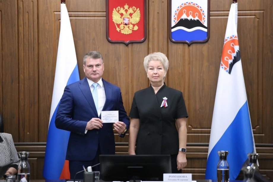 Депутаты Законодательного Собрания Камчатского края 5-го созыва получили удостоверения об избрании. Фото: Законодательное собрание Камчатского края. Фотография 14