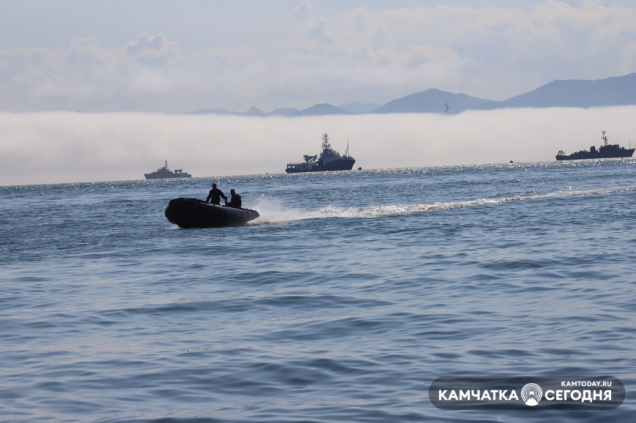 Авачинская бухта в преддверии Дня ВМФ. Фото: Виктор Гуменюк / информационное агентство "Камчатка". Фотография 7