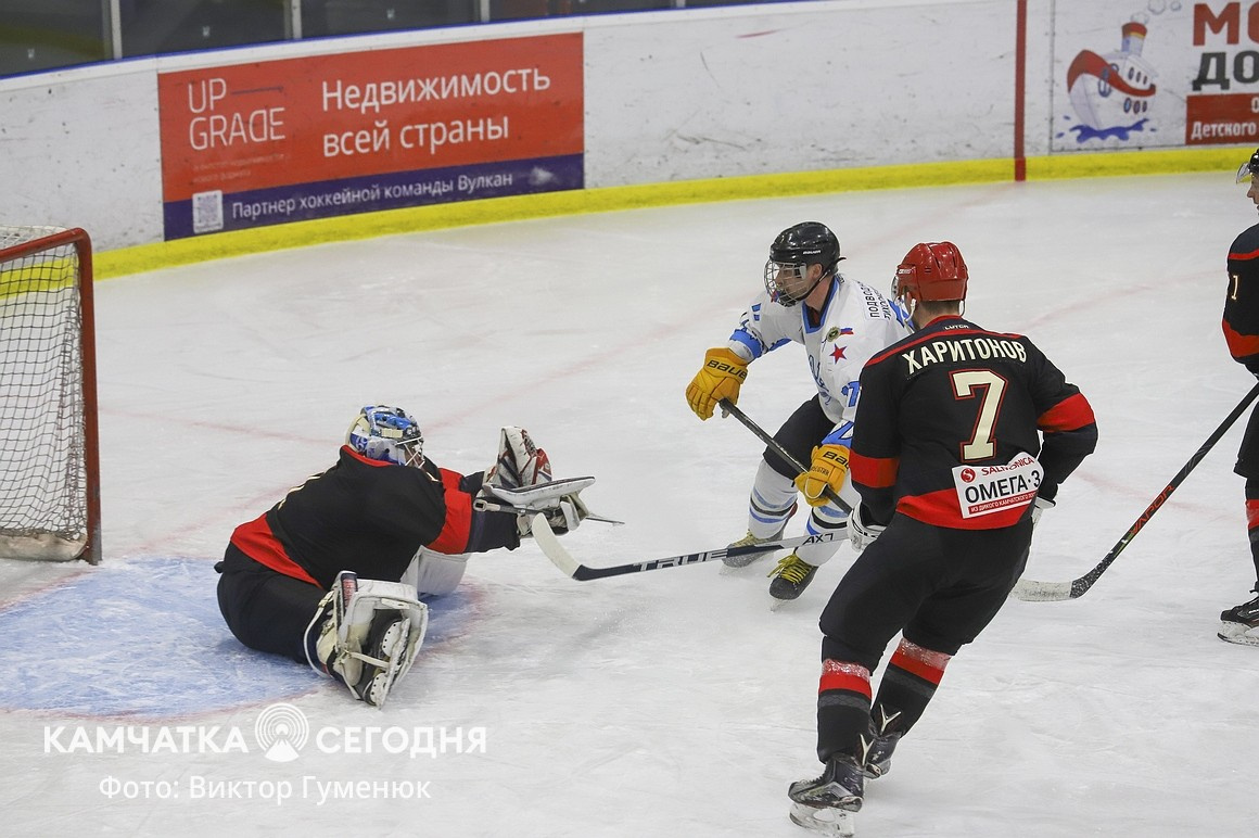 Чемпионат по хоккею среди взрослых команд стартовал на Камчатке. Фото: Виктор Гуменюк\ИА "Камчатка". Фотография 24