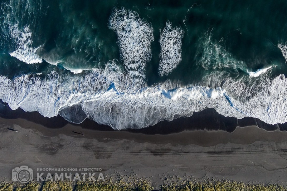 Камчатка признана одним из лучших мест для сёрфинга в России. Фото: Виктор Гуменюк, Артём Безотечество. Фотография 1