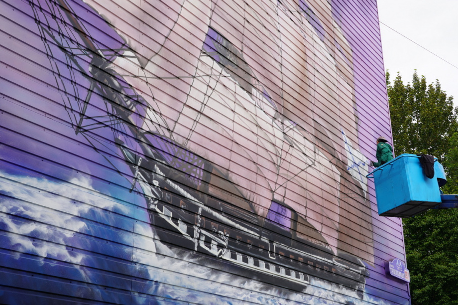 Фрегат «Аврора» украсил торец одного из домов в Петропавловске. Фото: t.me/pkgo_official_telegram, pkgo.ru. Фотография 6