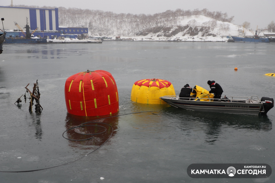 «Ронд» поднимают со дна. Фото: Виктор Гуменюк. Фотография 3