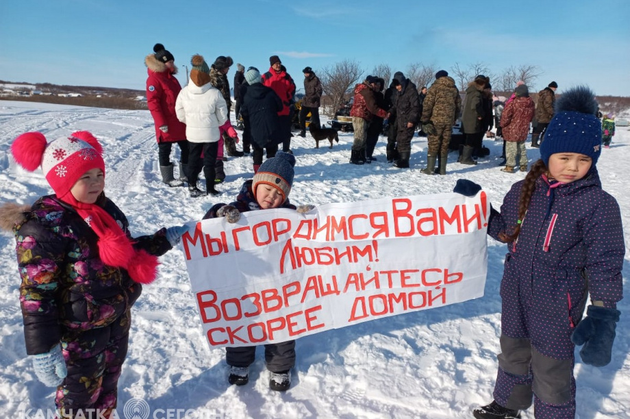 Жители села Седанка проводили своих земляков, вызвавшихся добровольцами на СВО. Фоторепортаж. фото: Светлана Захарова. Фотография 4