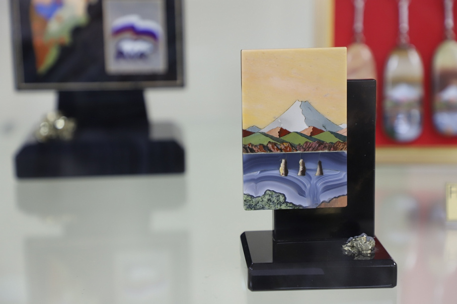 Выставка "А жизнь продолжается" открылась в художественном музее на Камчатке. Фоторепортаж. Фото: В. Гуменюк. Фотография 16