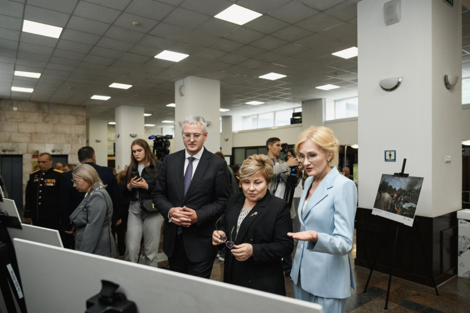 На Камчатке работает фотовыставка «Хроника террора украинского неонацистского режима». . Фотография 2