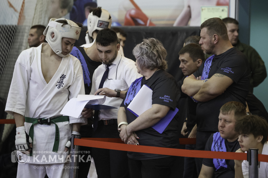 На Камчатке состоялся Чемпионат и первенство ДФО по каратэ-киокусинкай (фоторепортаж). Фото: «Камчатка Сегодня» \ Игорь Сафончик. Фотография 40