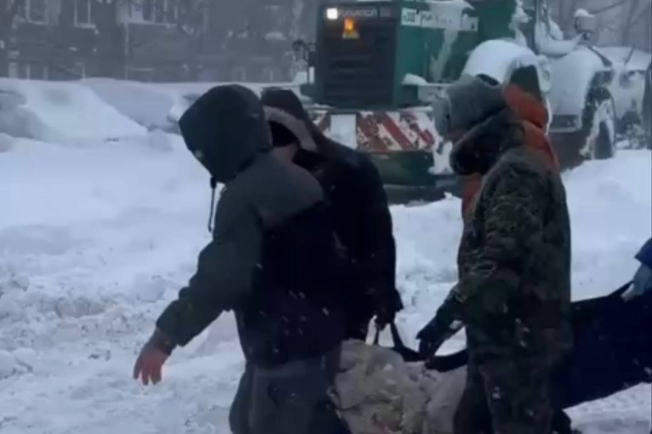 Камчатка под ударом стихии: врачи и спасатели борются за каждую жизнь. . Фотография 5