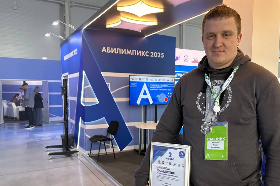 «Герои Камчатки» на пьедестале «Абилимпикса». Фото: фонд Защитники Отечества-Камчатка (архив). Фотография 1