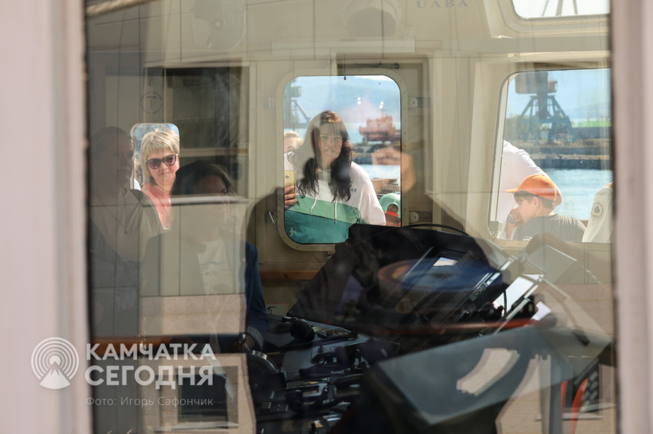 Парусник «Надежда» пригласил на борт жителей Петропавловска-Камчатского. Фото: ИА «Камчатка» \ Игорь Сафончик. Фотография 29