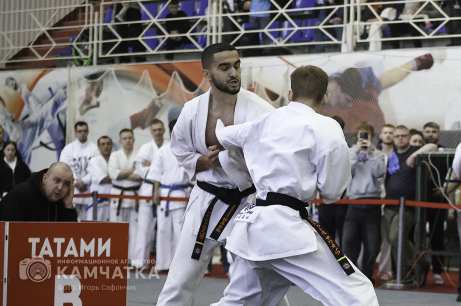 На Камчатке состоялся Чемпионат и первенство ДФО по каратэ-киокусинкай (фоторепортаж). Фото: «Камчатка Сегодня» \ Игорь Сафончик. Фотография 67