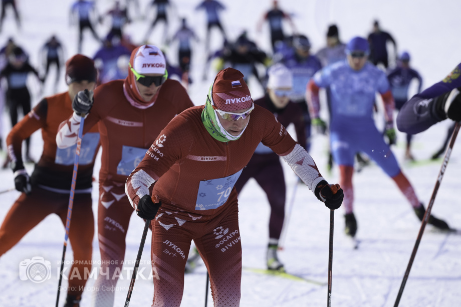 Лыжня России 2026 на Камчатке: полторы тысячи участников объединились на старте. Фото: «Камчатка Сегодня» \ Игорь Сафончик. Фотография 10