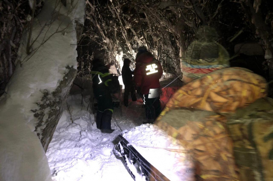 Спасатели помогли снегоходчикам, застрявшим в районе реки Камчатки. Фото: ГУ МЧС России по Камчатскому краю