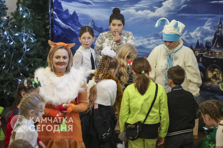 Пятьсот детей побывали на Губернаторской ёлке на Камчатке. Фото: ИА «Камчатка»/Игорь Сафончик. Фотография 33