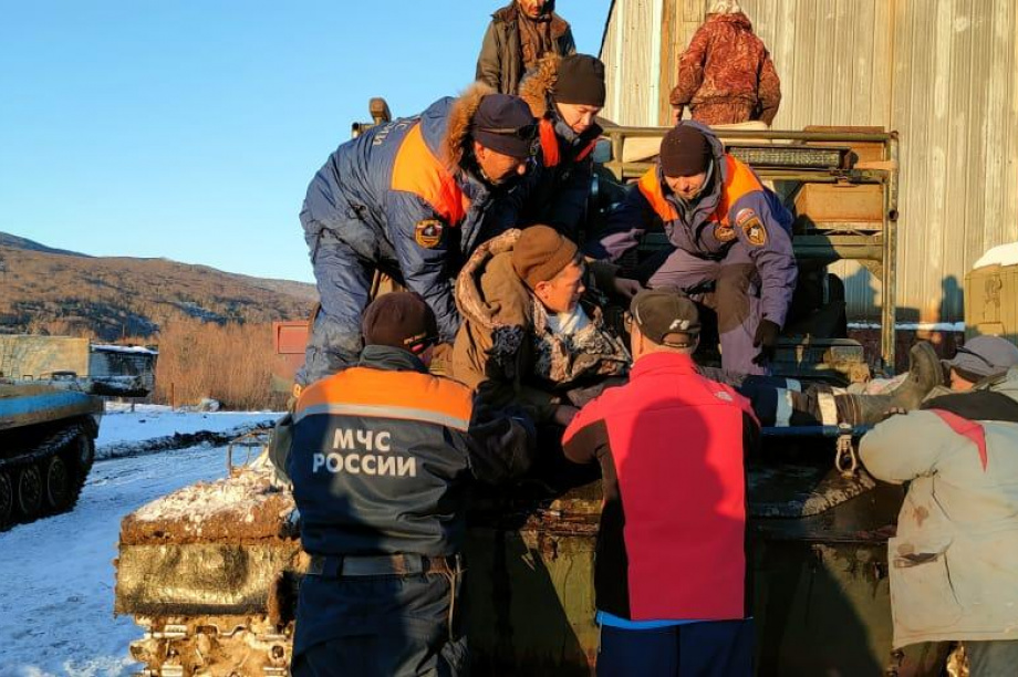 Пропавший вездеход с пассажирами обнаружили спасатели на севере Камчатки. . Фотография 7