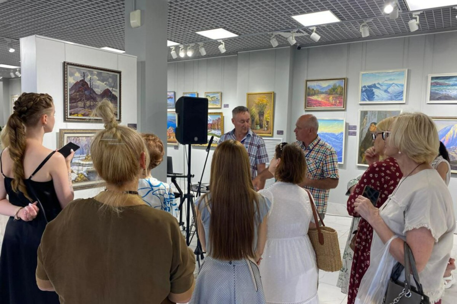 В Благовещенске открылась выставка картин камчатских художников и графиков. Фото: Министерство культуры Камчатского края. Фотография 2