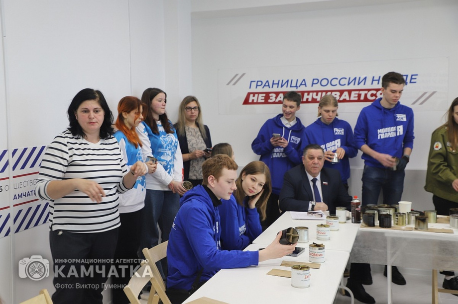 Штаб общественной поддержки открыт в краевой столице Камчатки. Фото:Виктор Гуменюк. Фотография 74