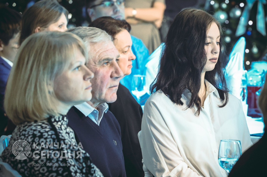 Владимир Солодов вручил награды героям, чемпионам и многодетным семьям Камчатки. . Фотография 8
