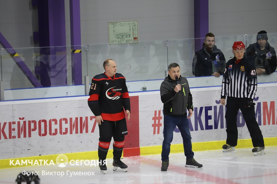 Чемпионат по хоккею среди взрослых команд стартовал на Камчатке. Фото: Виктор Гуменюк\ИА "Камчатка". Фотография 1