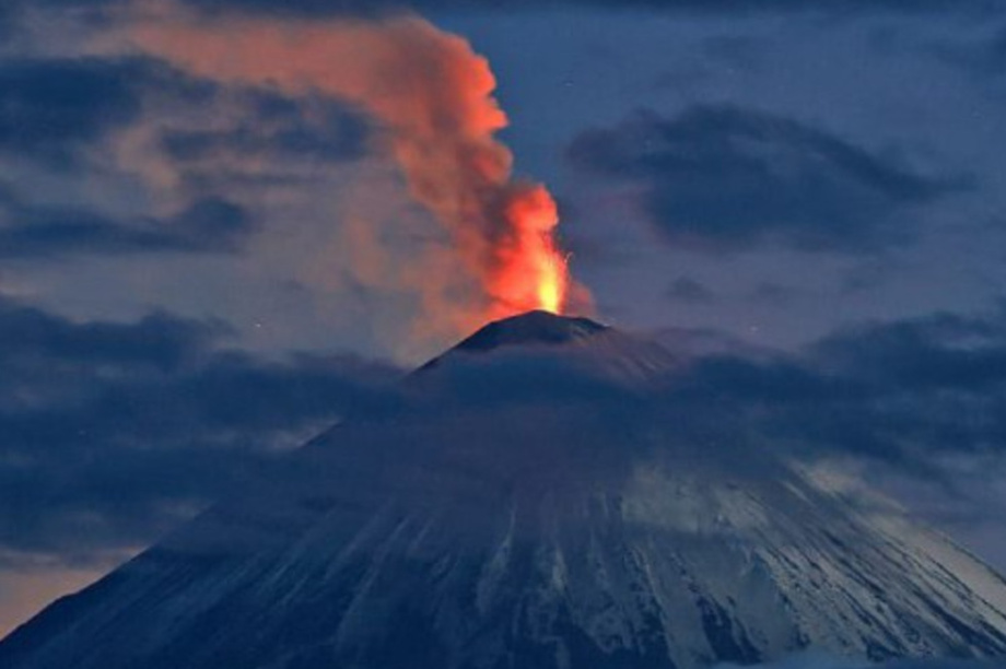 Вулканы Камчатки раскочегарила сейсмоактивность в Тихом океане . Фото: Юрий Демянчук