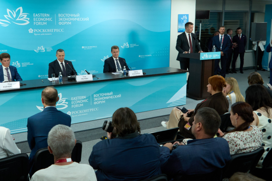 Юрий Трутнев подвёл итоги ВЭФ-2026: Камчатка заключила 12 договорённостей почти на 55 млрд рублей. Фото: dfo.gov.ru . Фотография 3