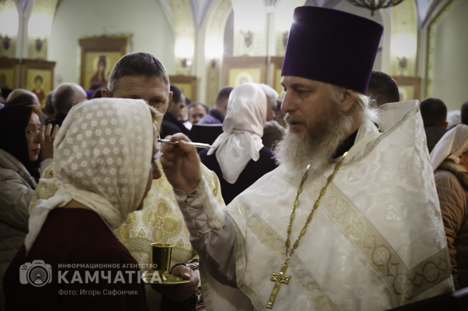 Рождественская служба в соборе Святой Троицы на Камчатке (фоторепортаж). Фото: «Камчатка Сегодня» \ Игорь Сафончик. Фотография 62