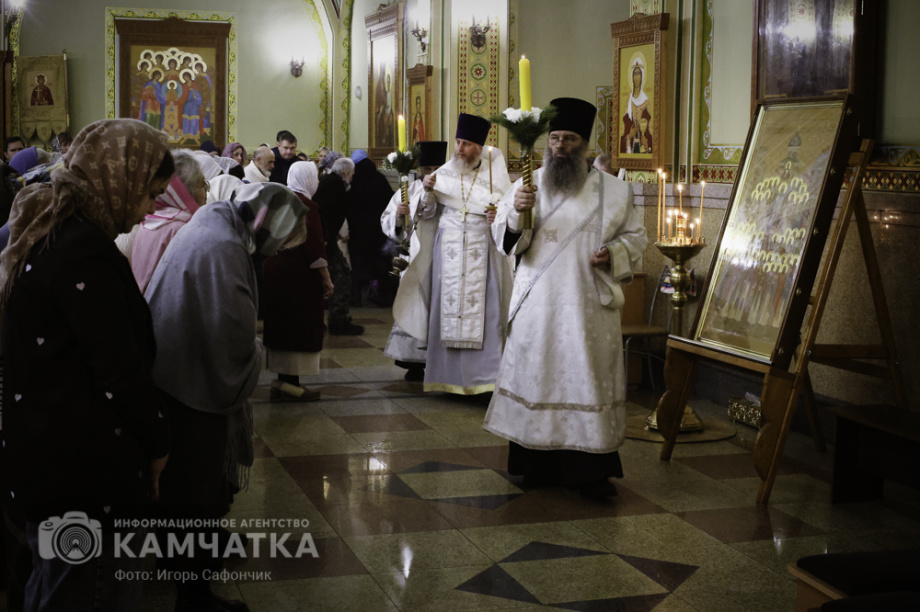 Рождественская служба в соборе Святой Троицы на Камчатке (фоторепортаж). Фото: «Камчатка Сегодня» \ Игорь Сафончик. Фотография 15