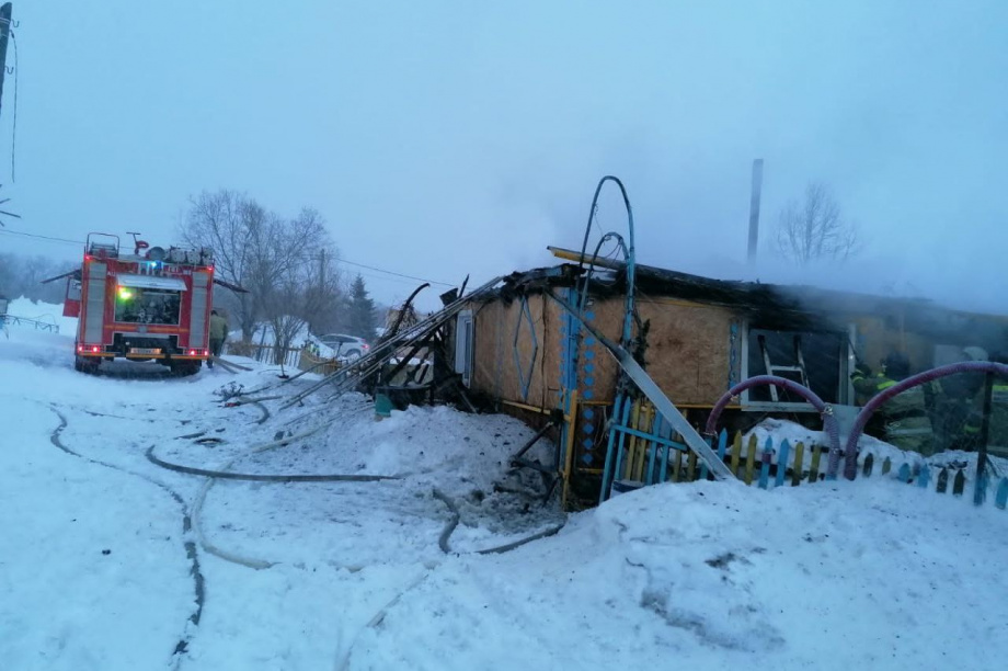 Пожар оставил без крыши частный дом в камчатском поселке. Фото: КГКУ «ЦОД». Фотография 2