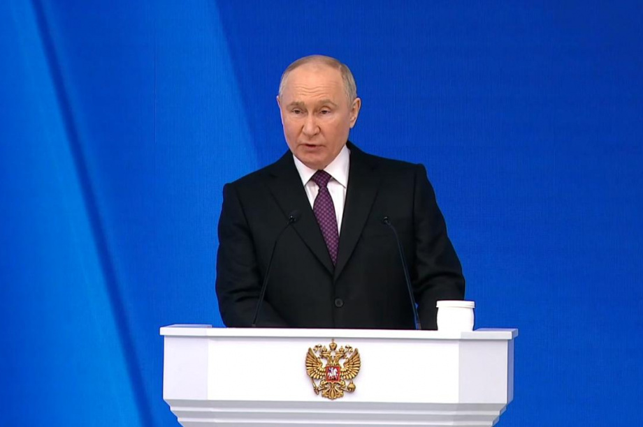 Минуту молчания объявил Путин по погибшим на СВО в ходе послания Федеральному Собранию. фото: скрин с трансляции послания