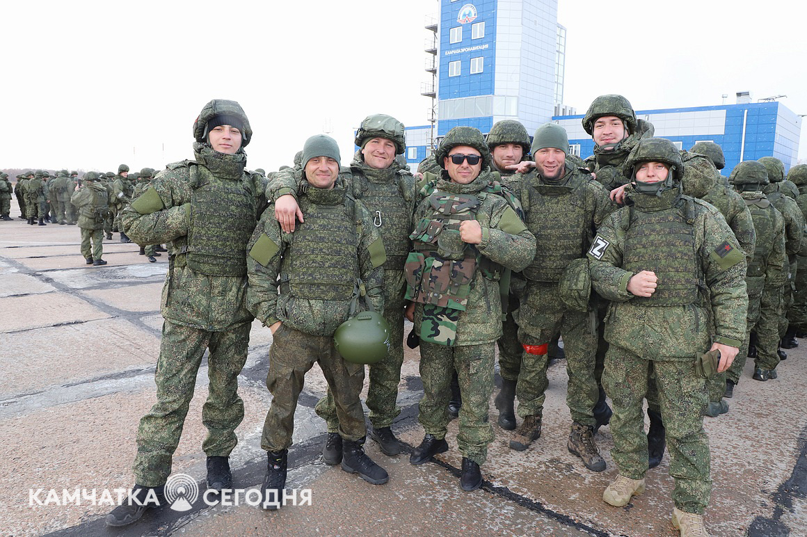 Проводы третьей группы мобилизованных жителей Камчатки на специальную военную операцию. Фоторепортаж . Фото: Виктор Гуменюк. Фотография 15