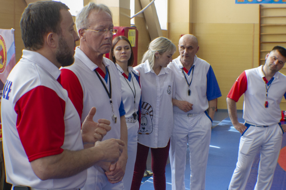 Борцы самбо на Камчатке встретились на ковре турнира ко Дню Победы. Фото: ИА «Камчатка». Фотография 19