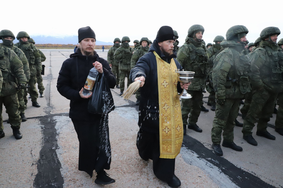 Мобилизованных жителей Камчатки торжественно проводили к месту несения службы. Фото: Виктор Гуменюк. Фотография 28