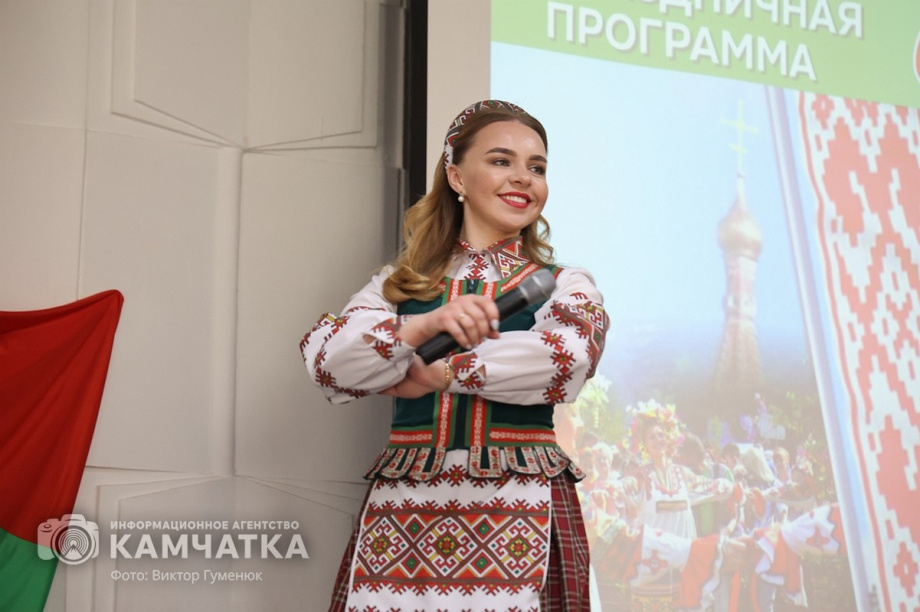 Праздничная программа «Единством сильны!» (фоторепортаж из библиотеки им. С.П. Крашенинникова). Фото: ИА «Камчатка» \ Виктор Гуменюк. Фотография 20