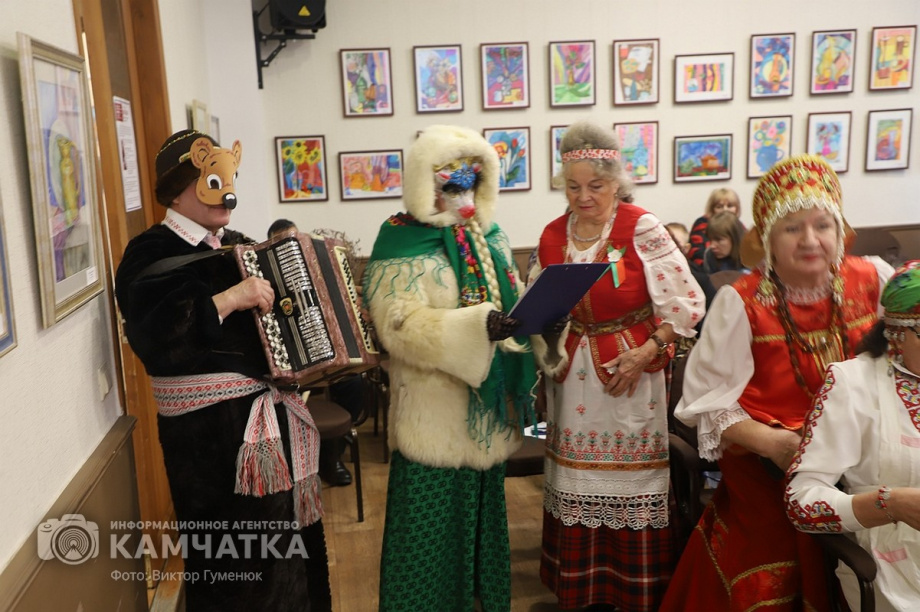Святочные традиции вспоминали в краевой библиотеке Камчатки. Фото: Виктор Гуменюк. Фотография 1