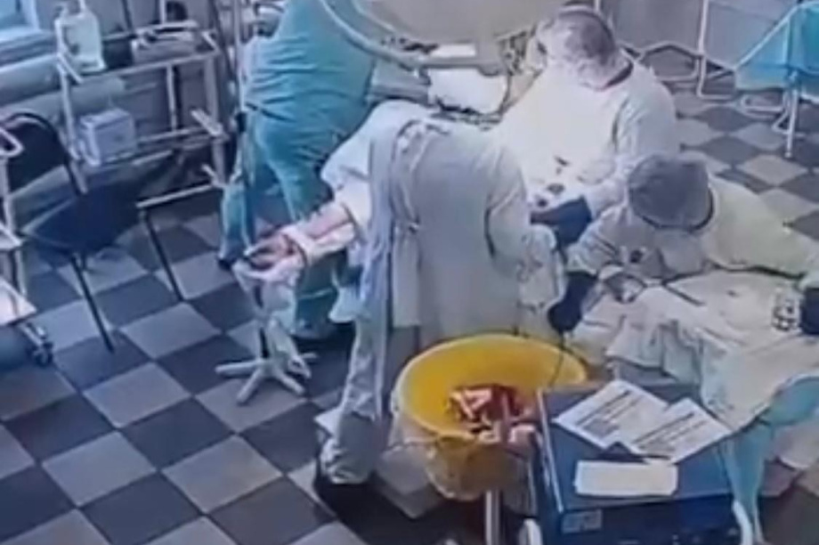 Владимир Путин наградил камчатских врачей за мужество и профессионализм во время сильнейшего землетрясения. скрин с видео онкологического диспансера