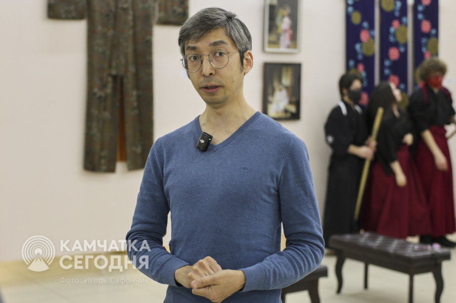 В Камчатском художественном музее открылась выставка о Японии. Фото: «Камчатка Сегодня»/Игорь Сафончик. Фотография 32